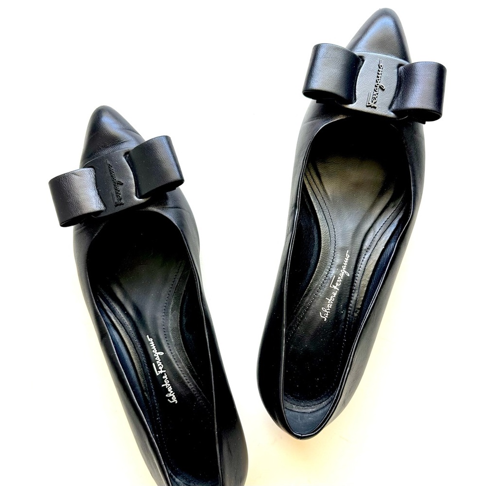 Salvatore Ferragamo Viva Bow Leather Pointed Flats